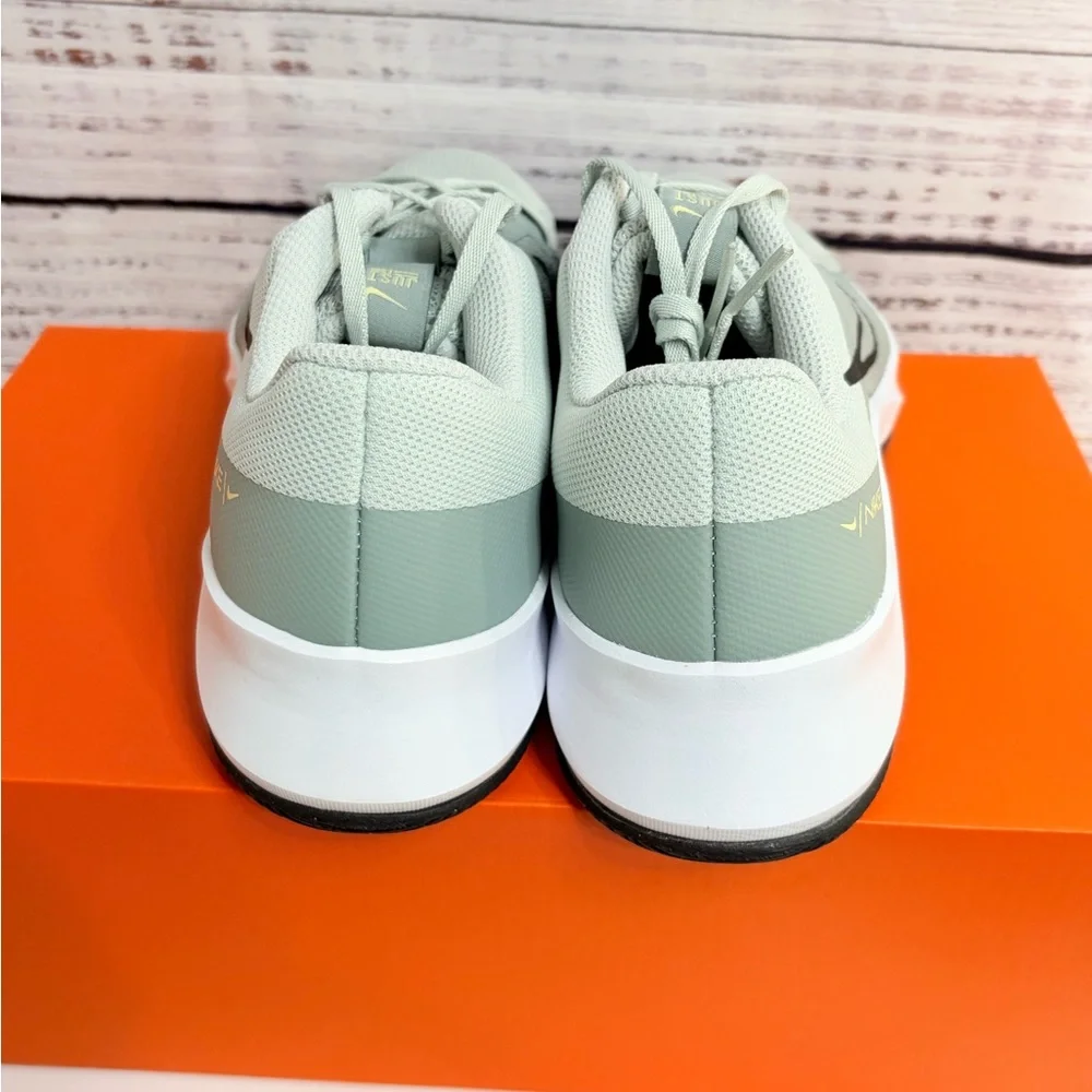 New Nike Women's MC Trainer 2 Mint Green Training Sneakers Running shoes - Picture 3 of 12